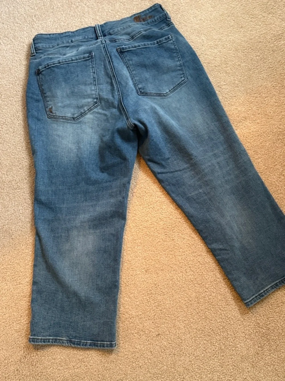 Kut from the Kloth Relaxed Straight-Leg Jeans in Medium Blue Wash Lucy high rise - Picture 3 of 3